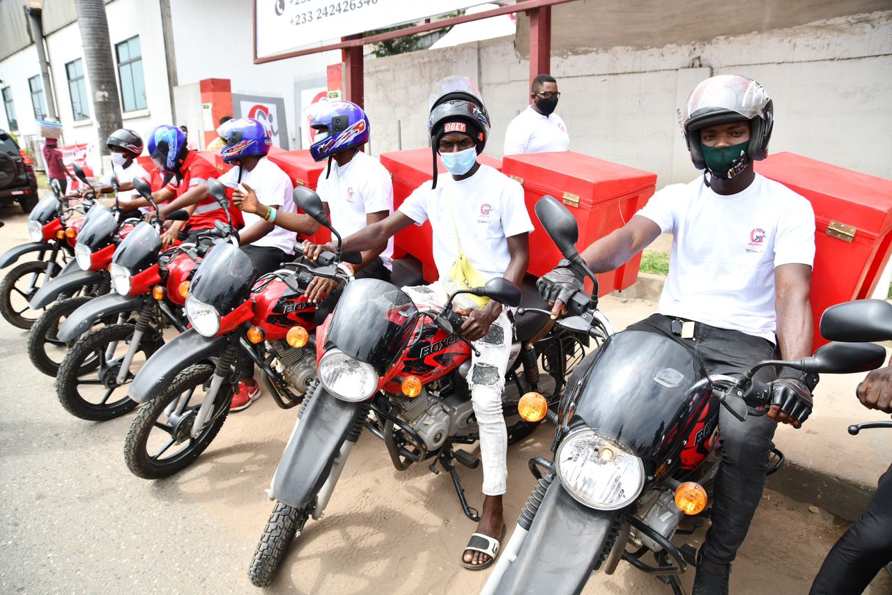 SEMDU Express delivery rider with packages